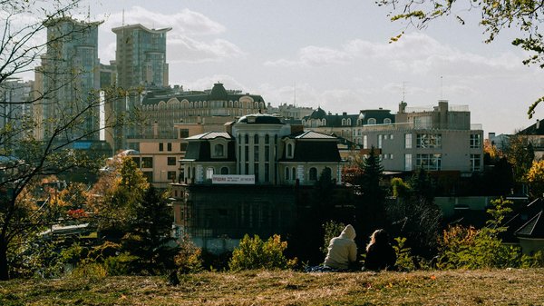 Les guides de voyage en ligne vs les guides de voyage traditionnels